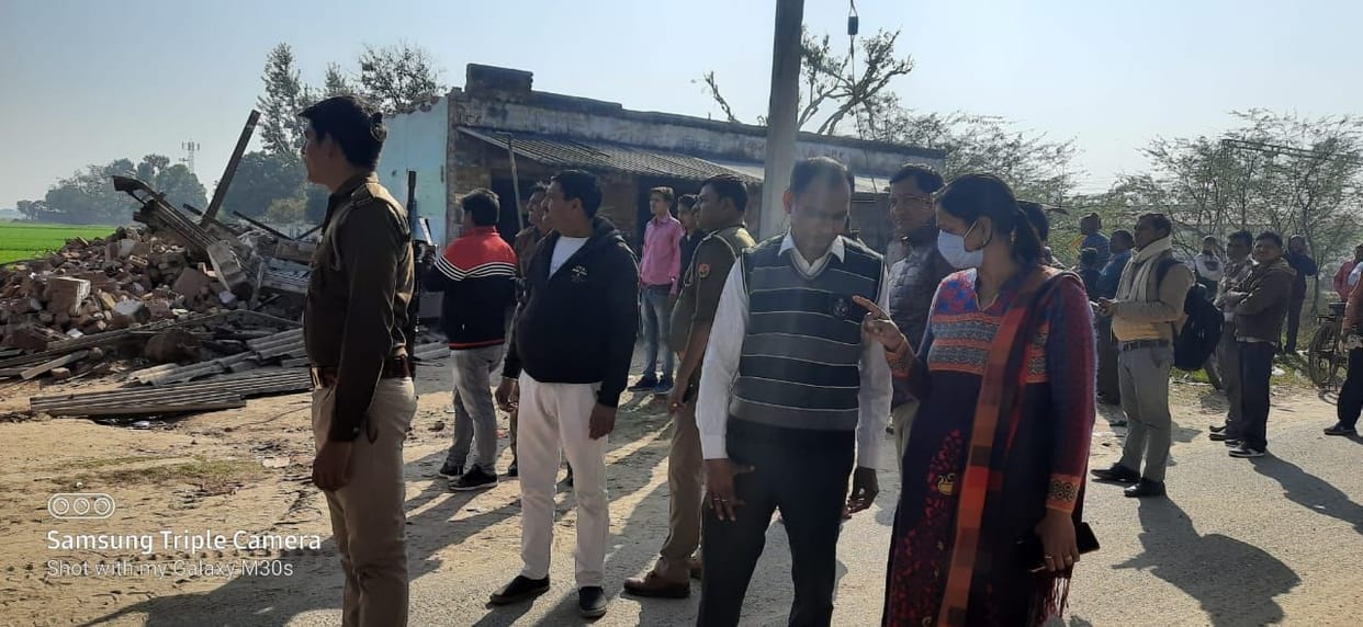 tahseeldar remove enchrochment from gramsabha land