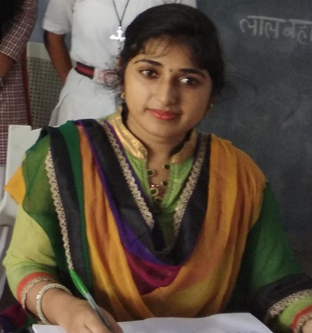 Aligarh's teacher taught lessons to children across country