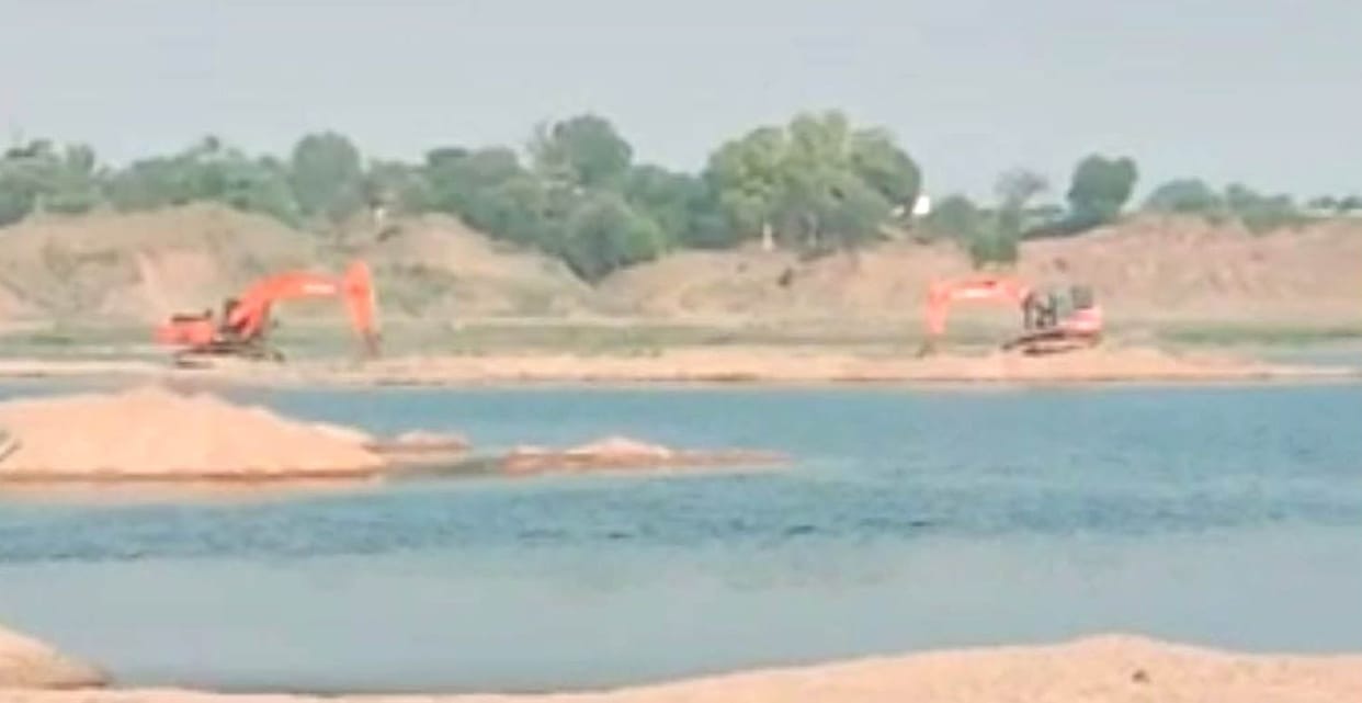 Sand mining threatens Ken's stream