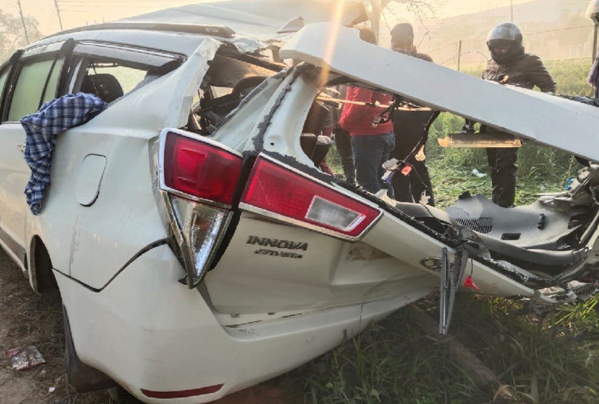 Two tourists from Haryana did, four injured in car and tanker collision