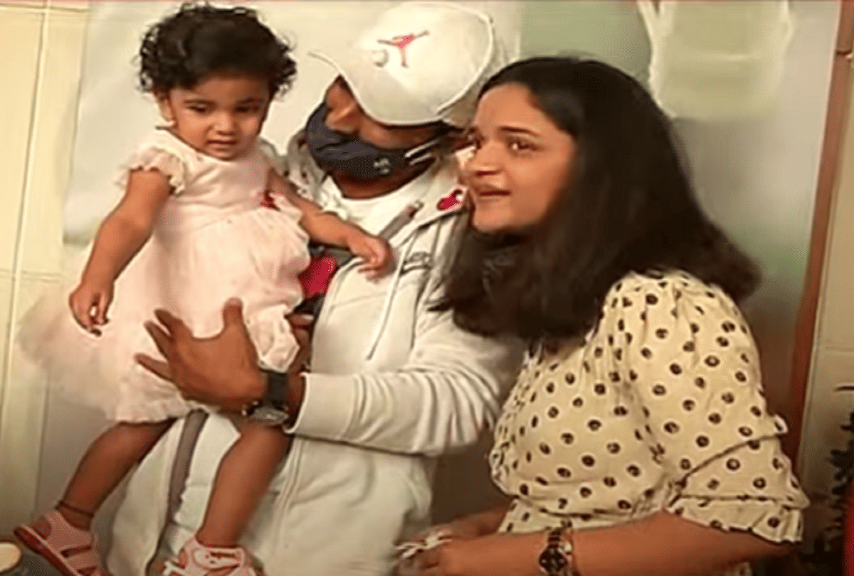 Ajinkya Rahane received a grand welcome with Flower petals, red carpet, dhols and shehnais after reaching home