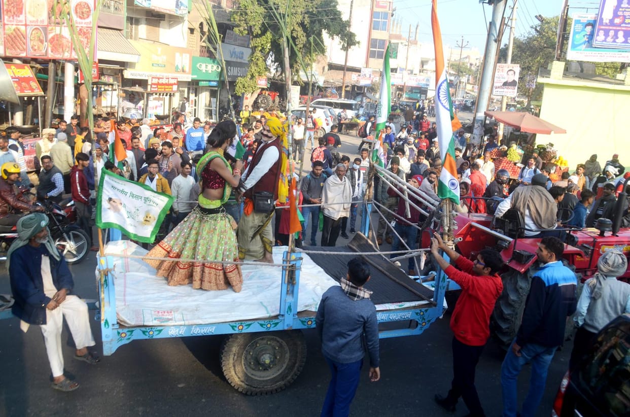 Tableau left for Ghazipur border