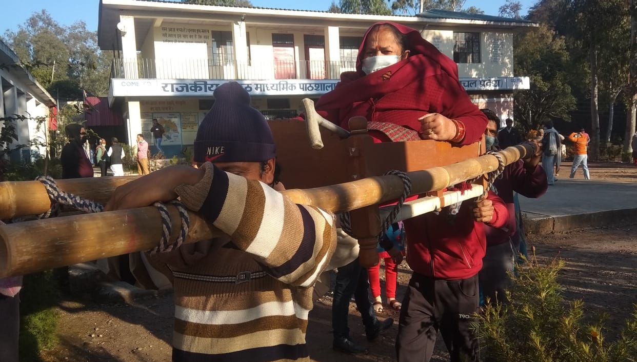 Sick arrived at polling booth in Sedan