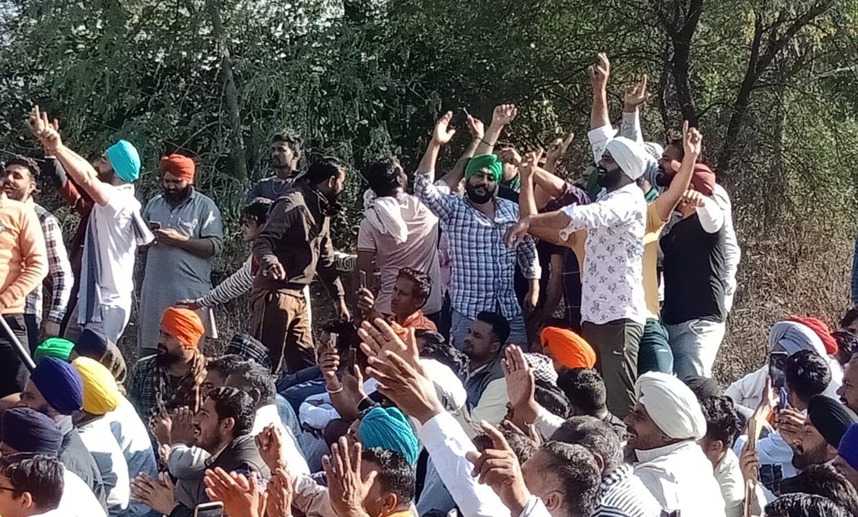 Artists encouraged farmers on Masani Barrage