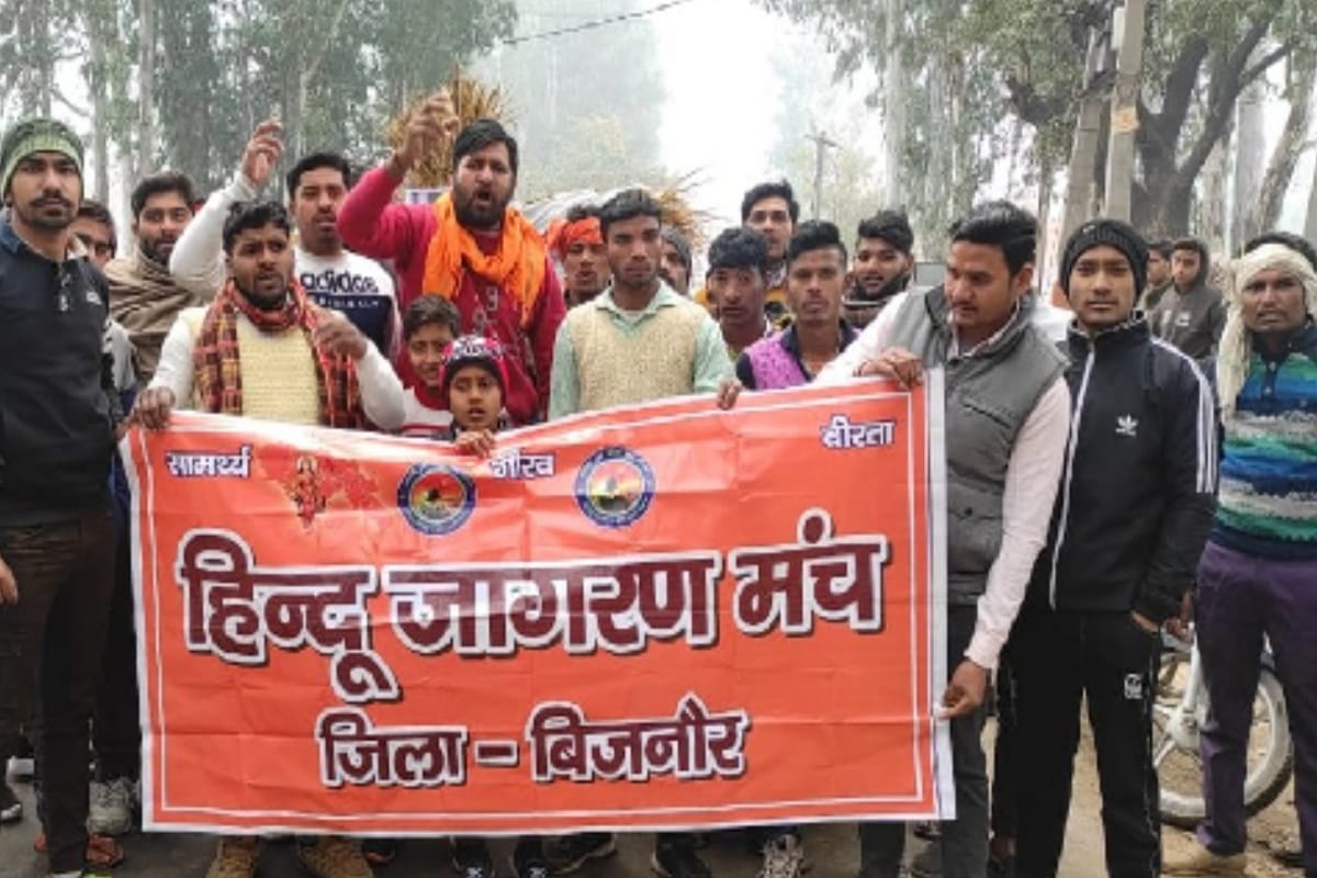 Bijnor: protests against Web series Tandava , burnt effigy of actor Saif Ali Khan