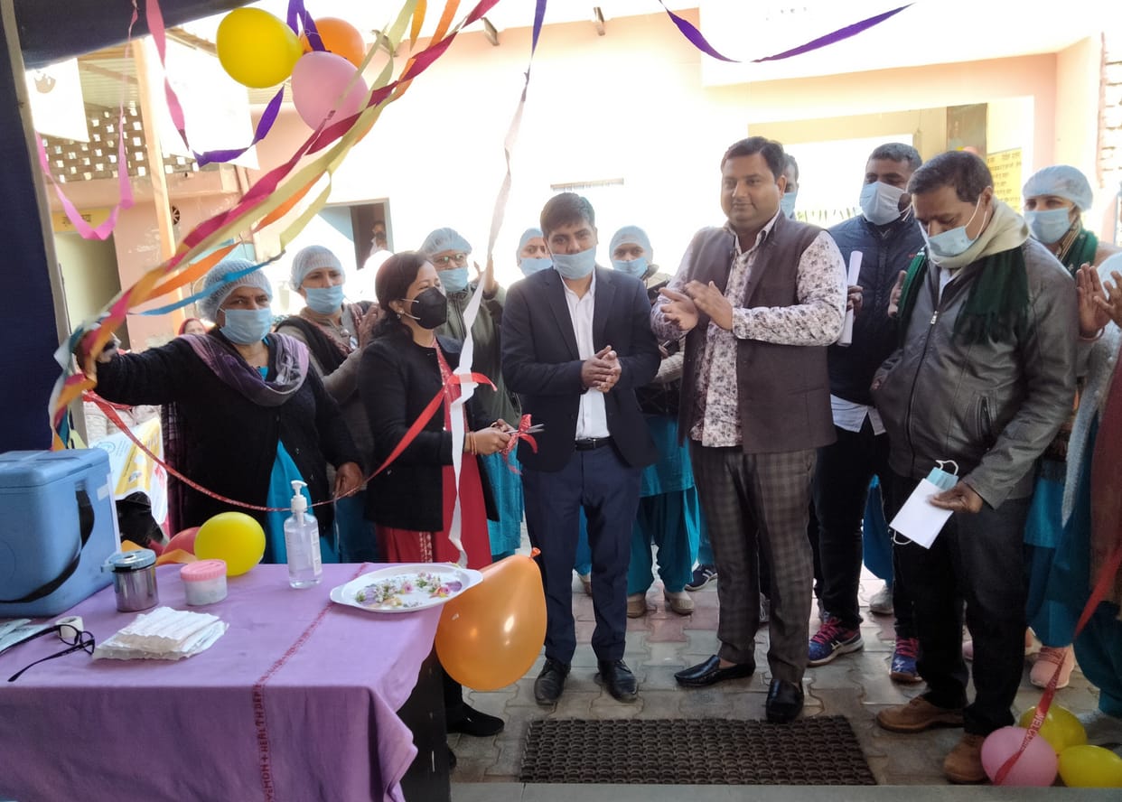 1848 Health workers receive vaccines to prevent corona