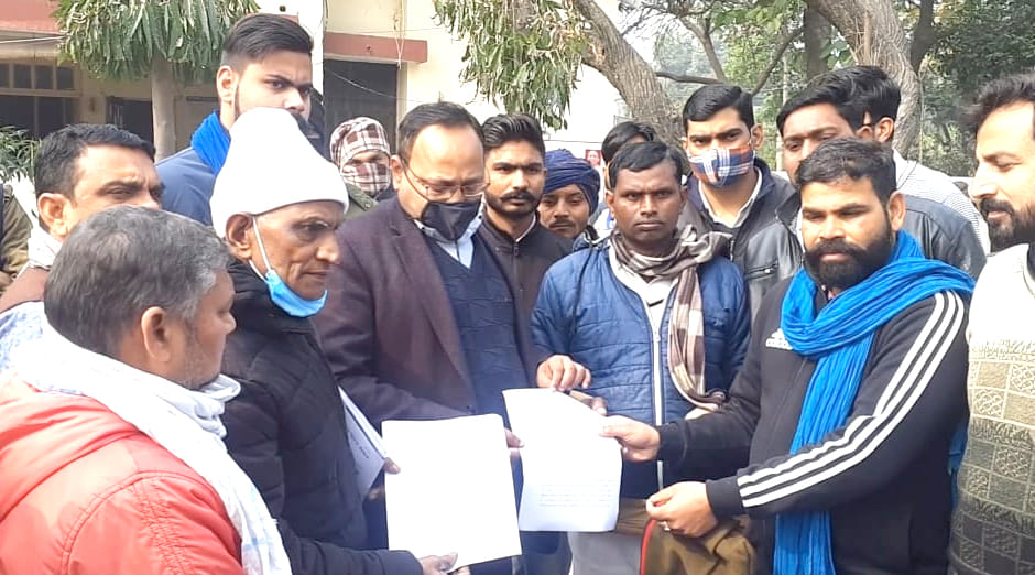 Teachers submitted memorandum to deputy collector