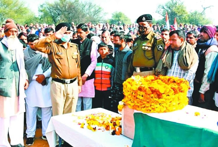 Last rites of BSF Jawan performed in Jhajjar of Haryana