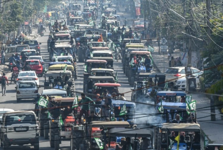 Farmers on the streets carrying tractors in opposition to agricultural law.