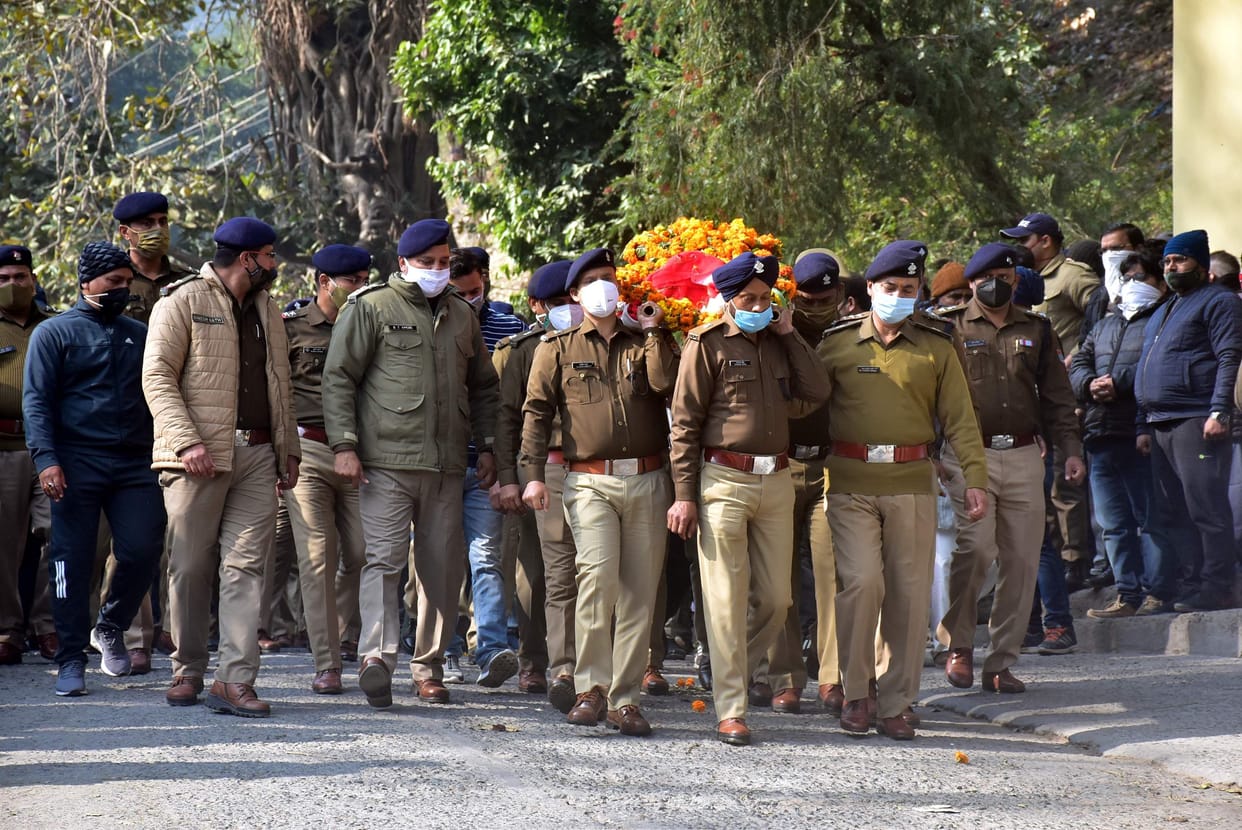 Everyone cried in Corona warrior SP Rajiv's final farewell