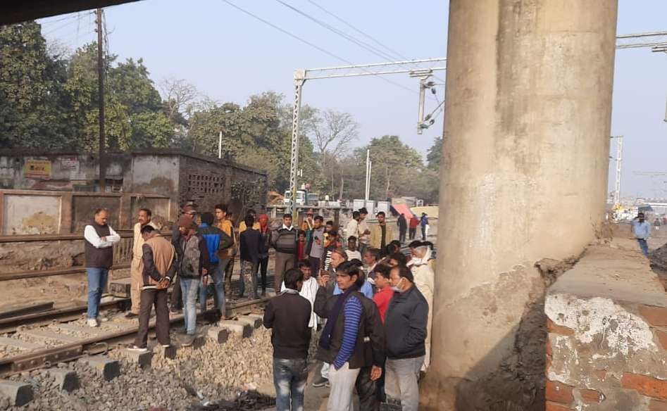 Woman dies due to freight train