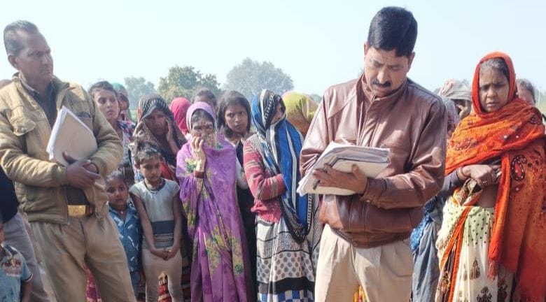 suicide,hanging,youth,fathepur news,commits
