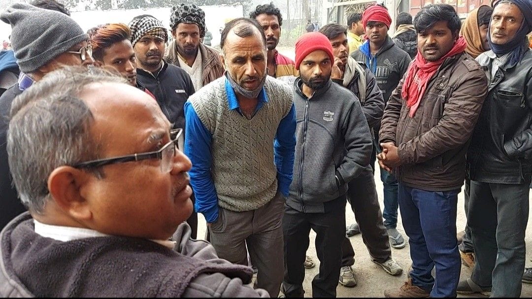 Sugar mill workers on strike due to non-payment of salary in Azamgarh