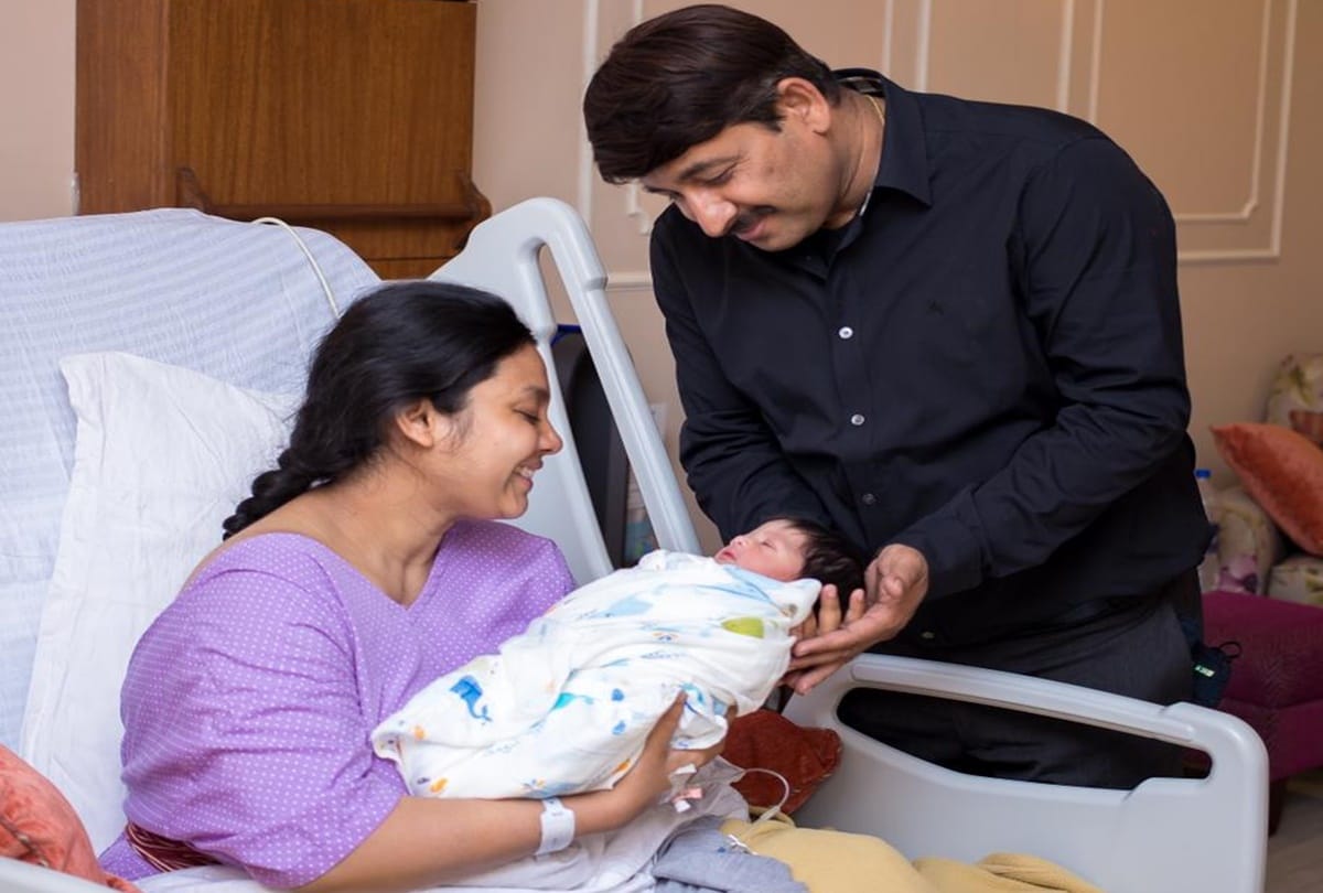 Manoj Tiwari Elder Daughter Reeti Named Her Little Sister Saanvika Tiwari