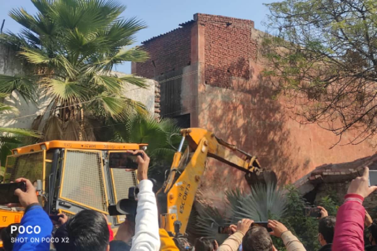 Police have action start in kothi of Most wanted Badan Singh Baddo at Meerut City