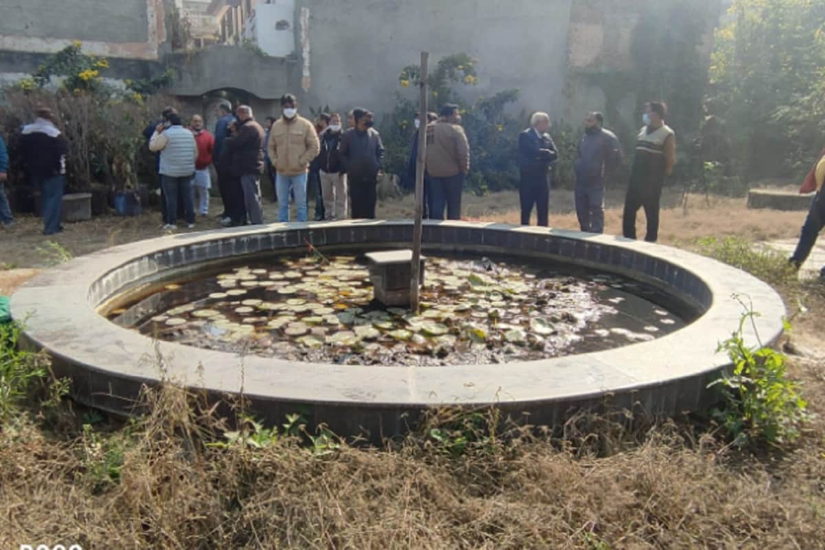 Police have action start in kothi of Most wanted Badan Singh Baddo at Meerut City