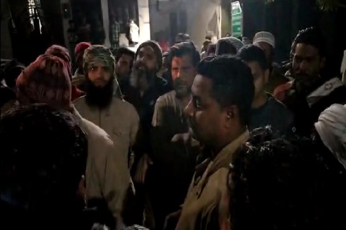 Two sides conflict in Sardhana of Meerut and many people were injured