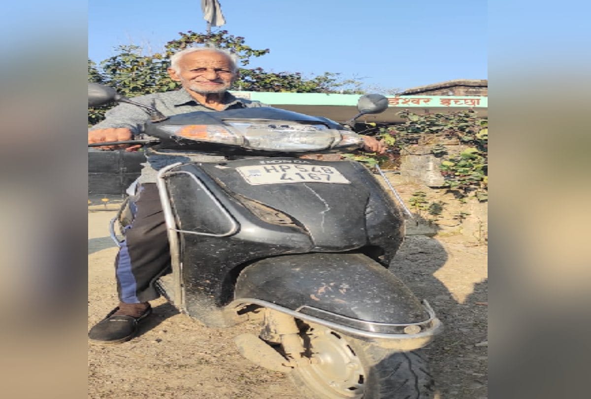 Panchayat elections: 102-year-old Rumel arrived to vote by driving Scooty himself