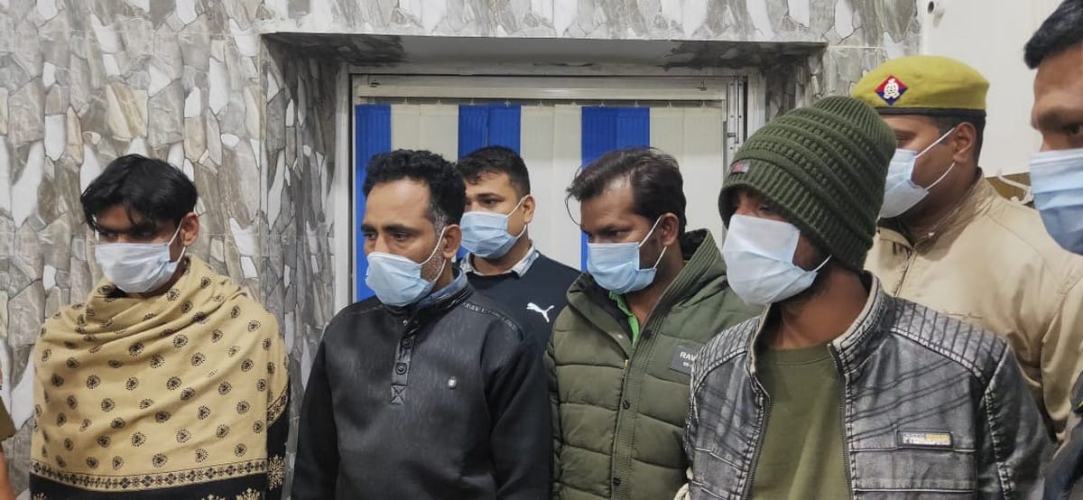police caught four animal smugglers in encounter four cows being taken for slaughter recovered in azamgarh