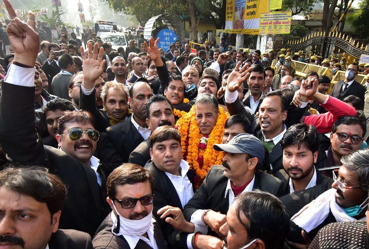 Prayagraj: Radharaman becomes president of District Advocates Association
