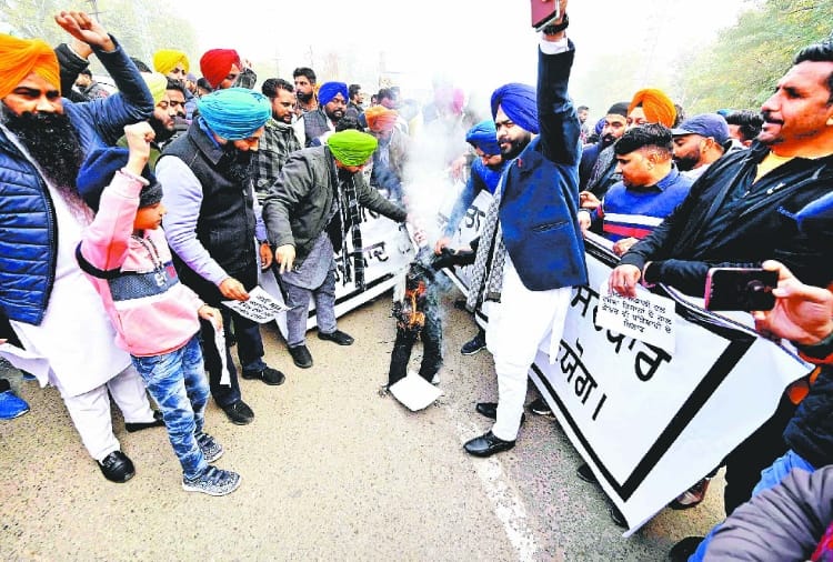 Youth Akali Dal protest against NIA notices in Punjab