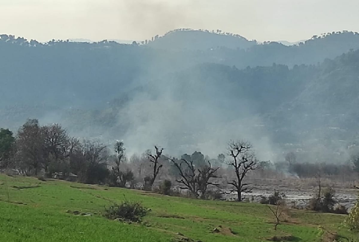 jammu kashmir news: fire Flares up in Chakkan da Bagh on the Line of Control 