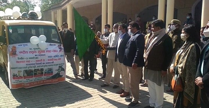 Aligarh: Publicity vehicles left for awareness of road safety