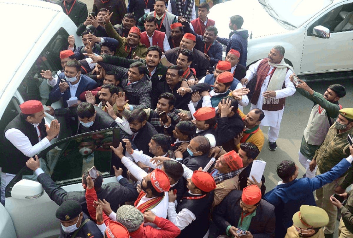 Akhilesh Yadav told party workers go to among farmers In Bareilly