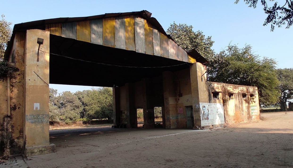 bus,fathepur news,bindki,stand,missing facilites