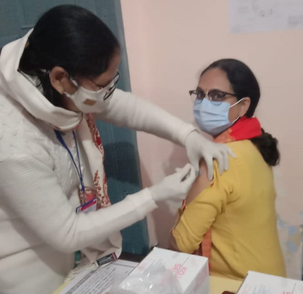830 health workers vaccinated, 136 not reached