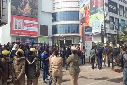 बम रखे जाने की सूचना पर पुलिस महकमे में मचा हड़कंप