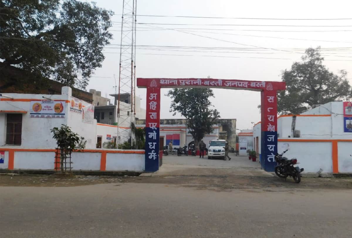 Policeman looted 30 lakh due to greed after Notice to reach gold worth 80 lakhs from Nepal