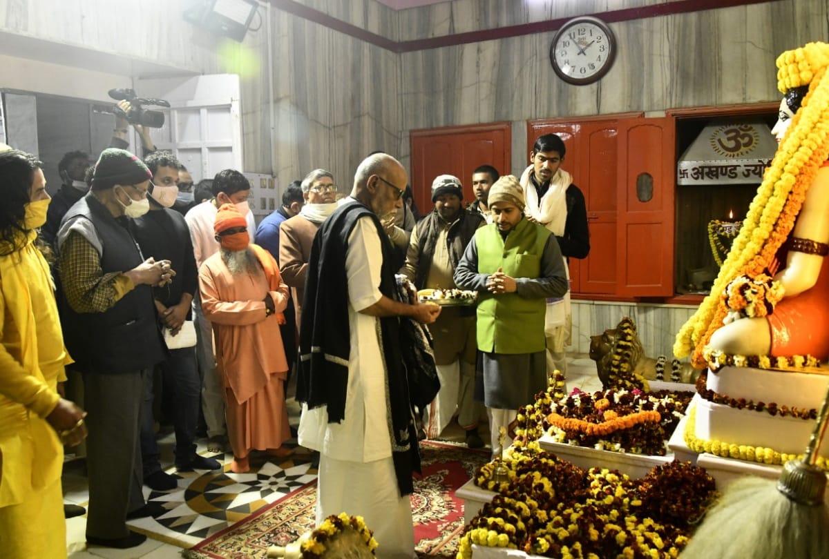Sant Morari Bapu visit in gorakhnath temple latest photos