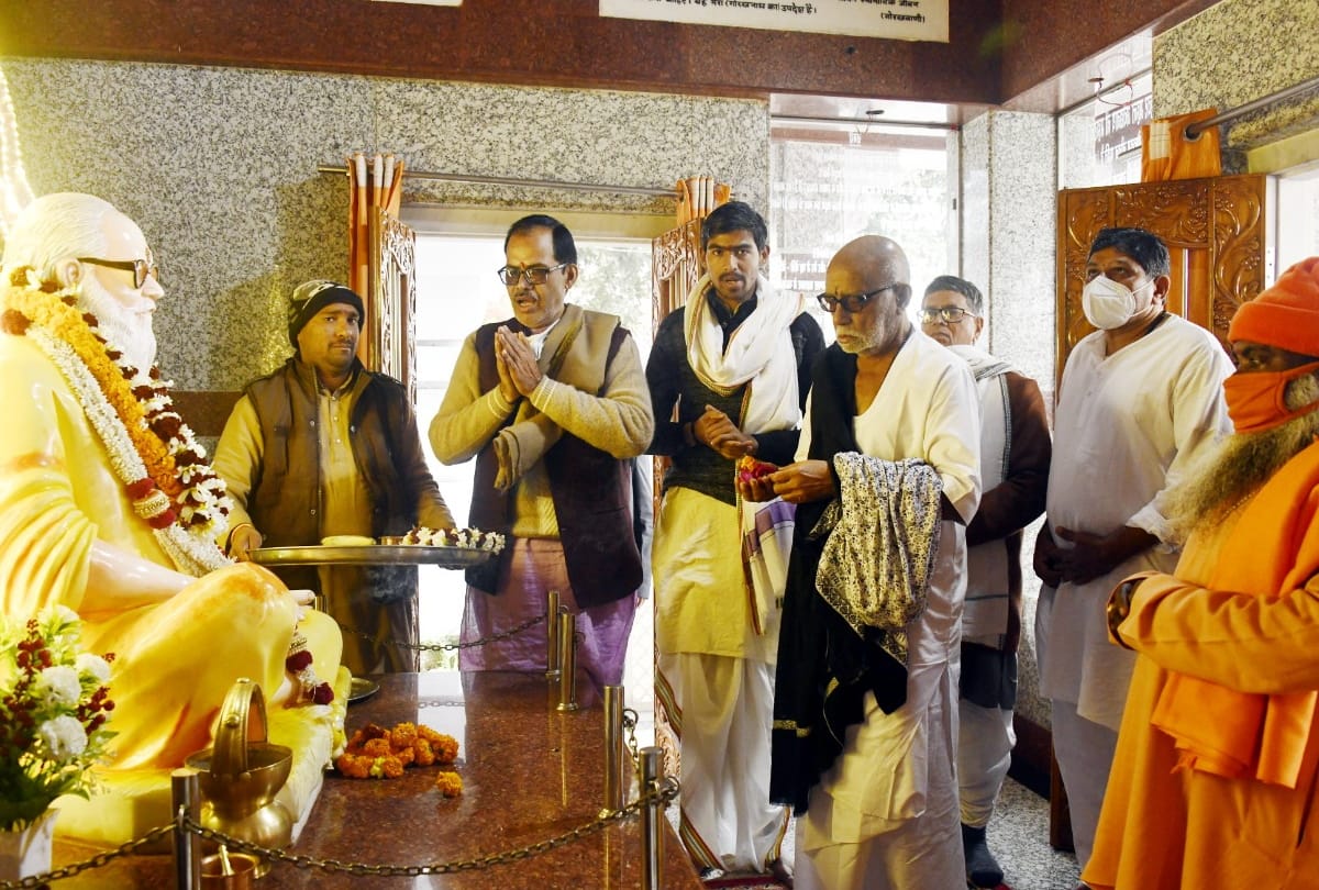 Sant Morari Bapu visit in gorakhnath temple latest photos