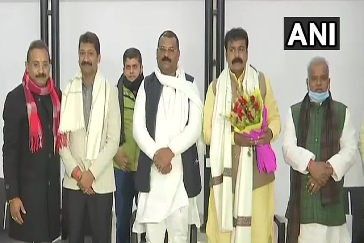 Bihar: States only BSP MLA Jaman Khan hands over JDU
