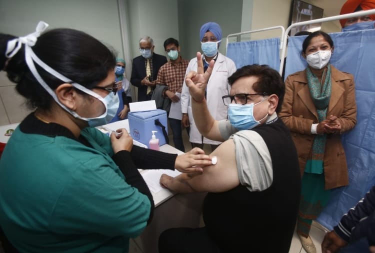 corona vaccination session started in PGI chandigarh