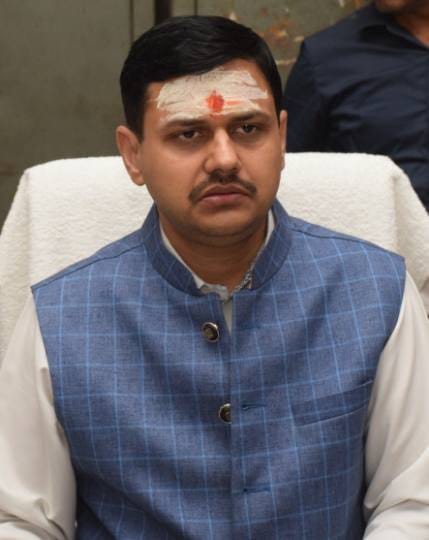 Varanasi DM honored in Lucknow on Voters day award will be given for preparing voter list