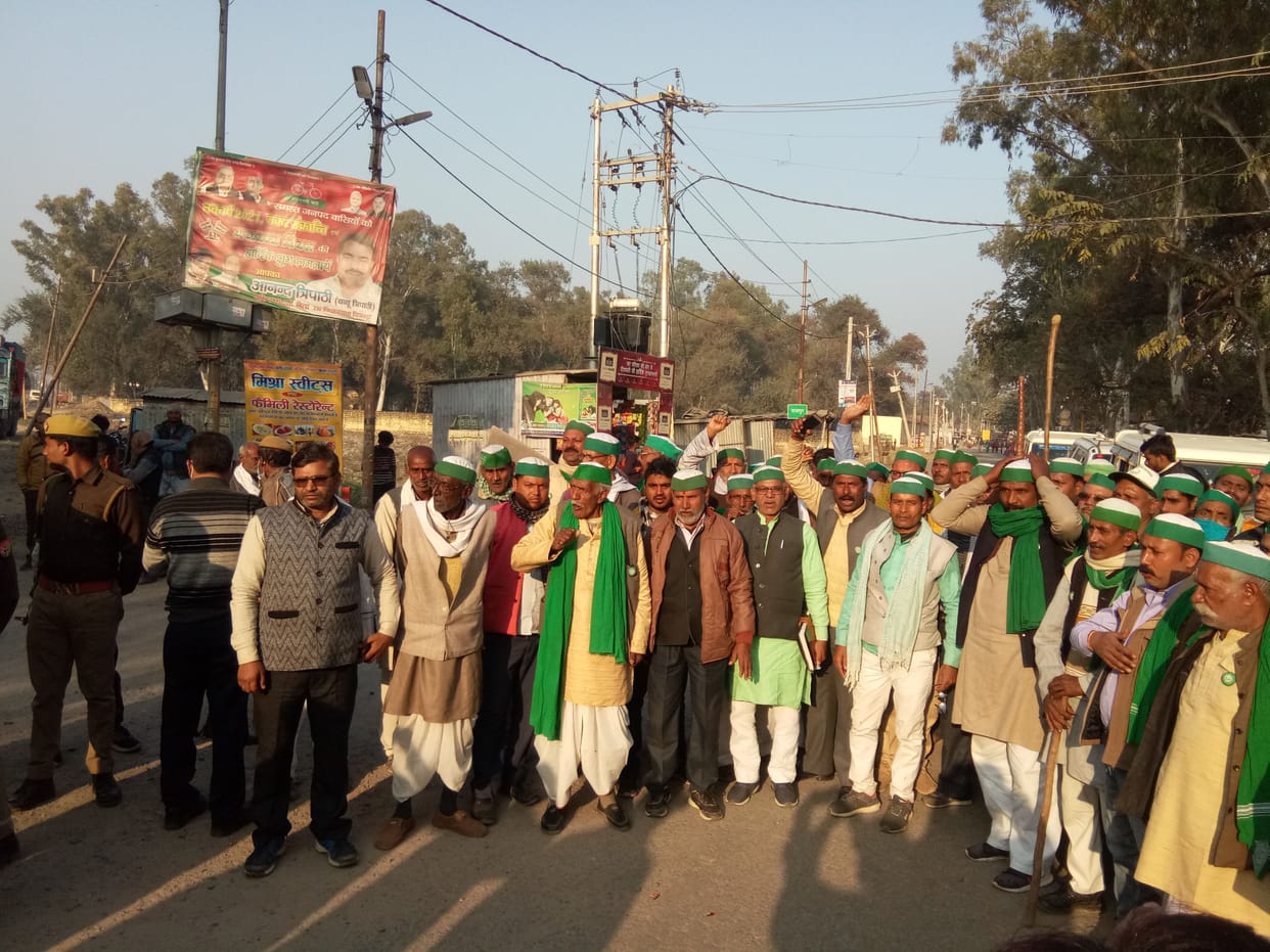 Farmers come out of siege, police stopped