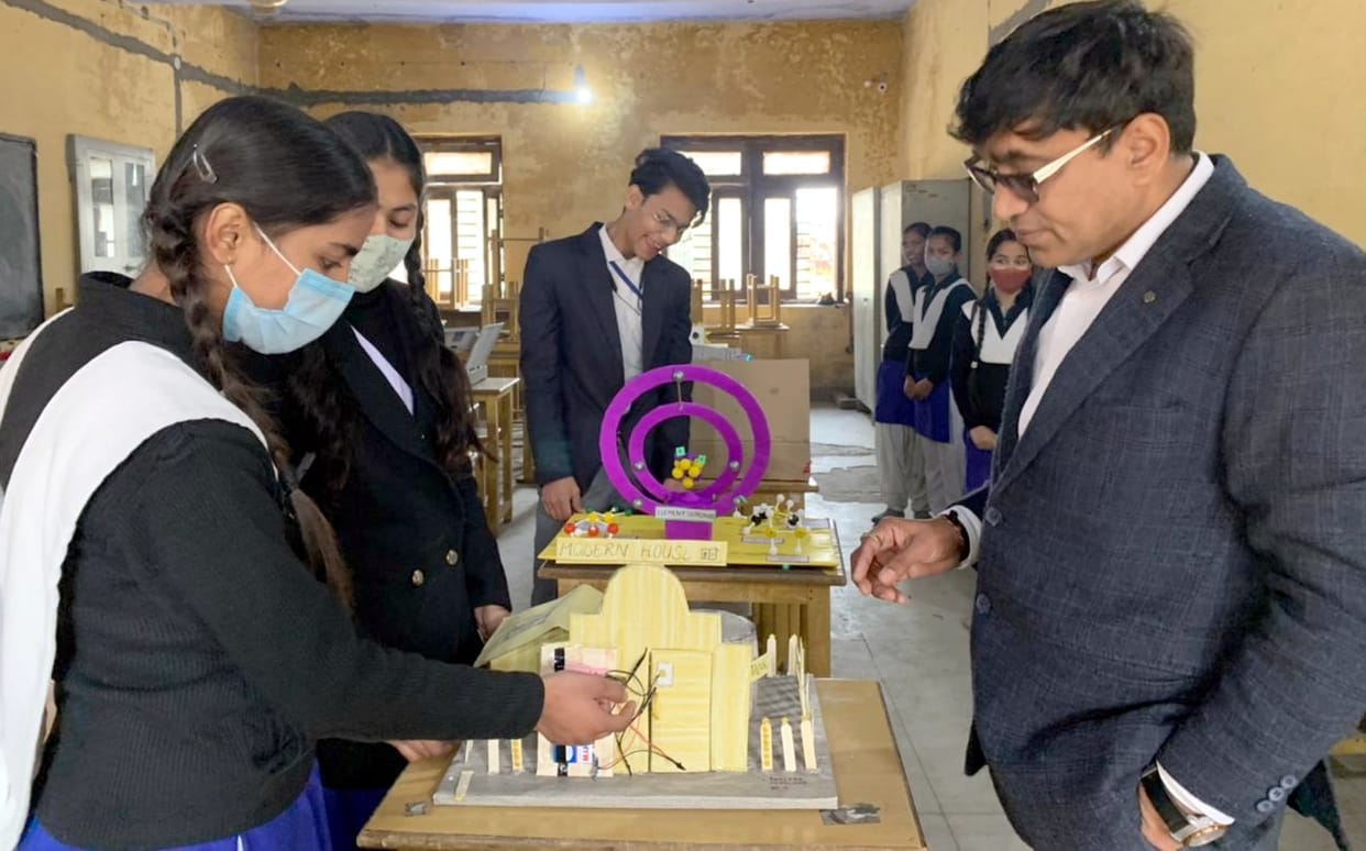 Students prepared a mosquito killing machine