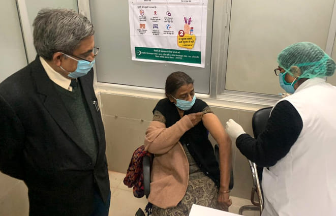 1400 health workers receive vaccine