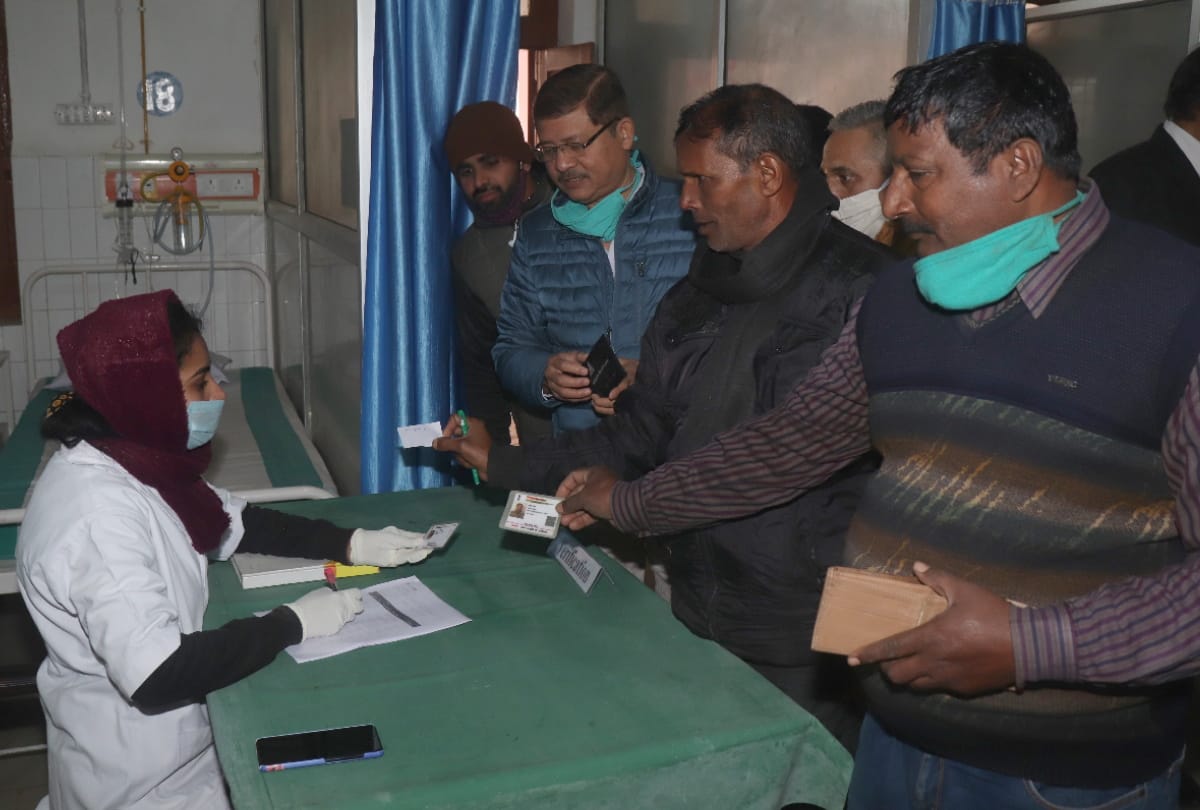 71 percent of people get corona vaccine on second day In Gorakhpur