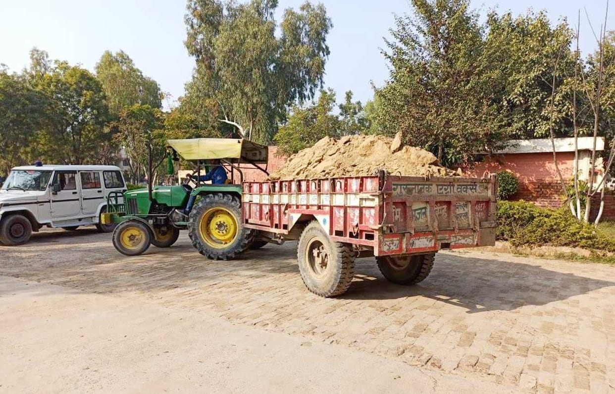 Illegal mining from panchayati land, tractor trolley seized, fined Rs 2.10 lakh
