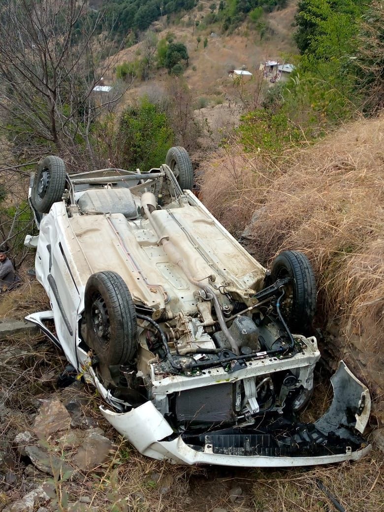 car fell down in Kotighat at Kumarsain, one dead