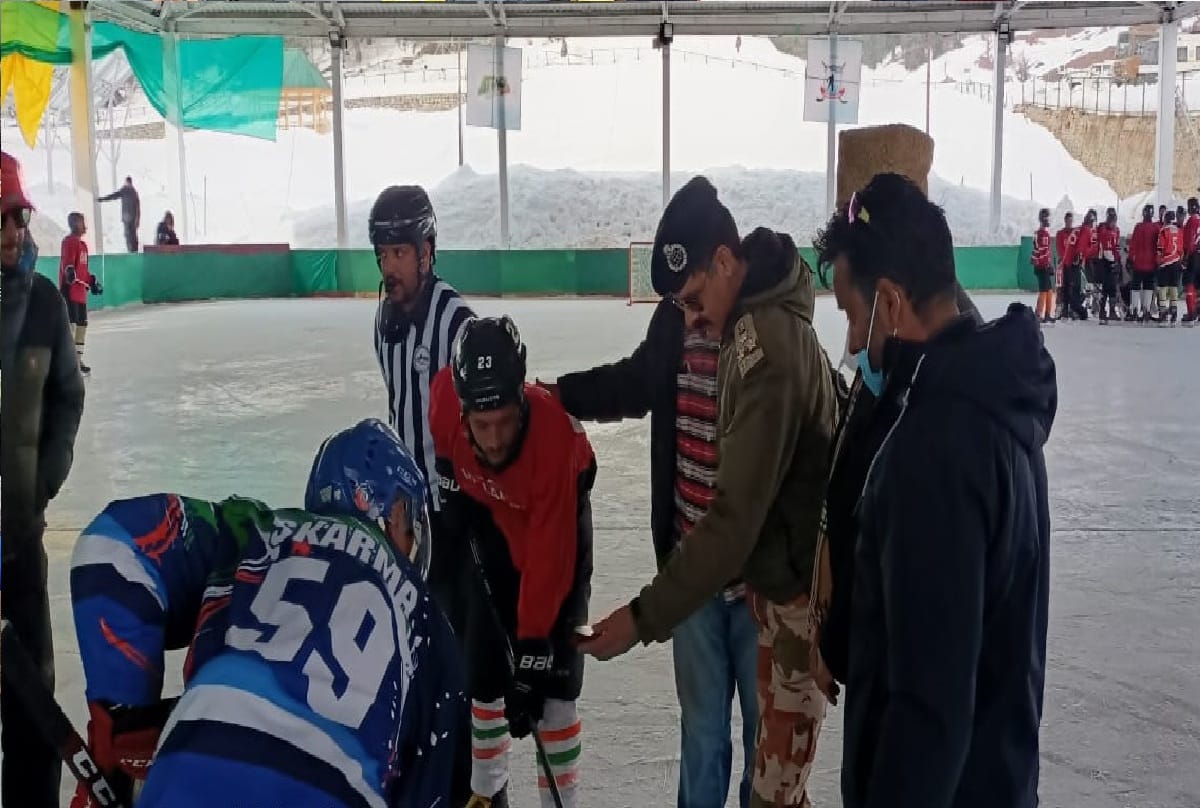 ITBP wins 10th National Ice Hockey Championship Trophy in gulmarg Jammu and Kashmir
