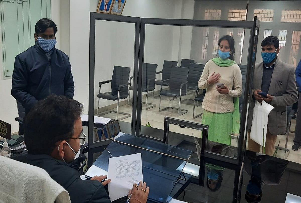 girl asked for road from District Magistrate in Kanyadaan at aligarh
