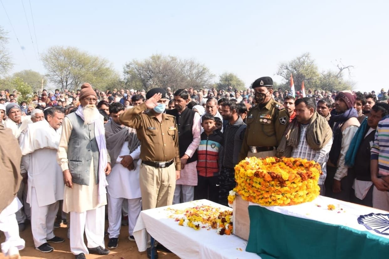 Soldier Sachin's funeral with military honors