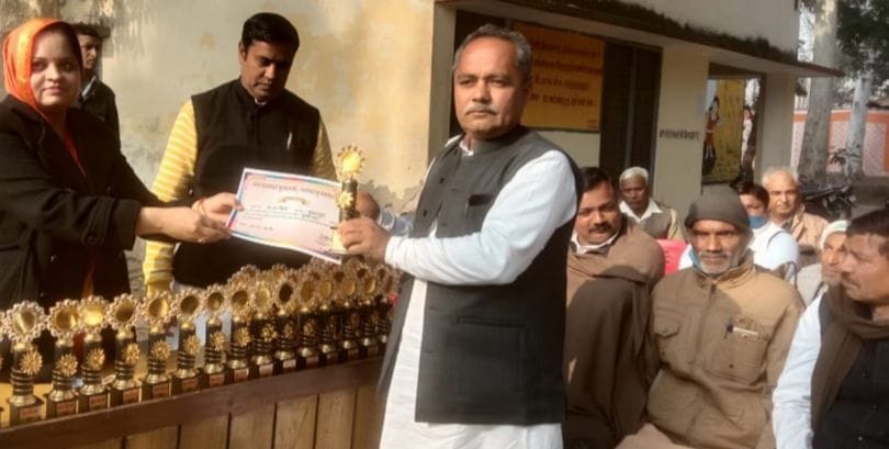 Farmers honored in Purkaji's fair
