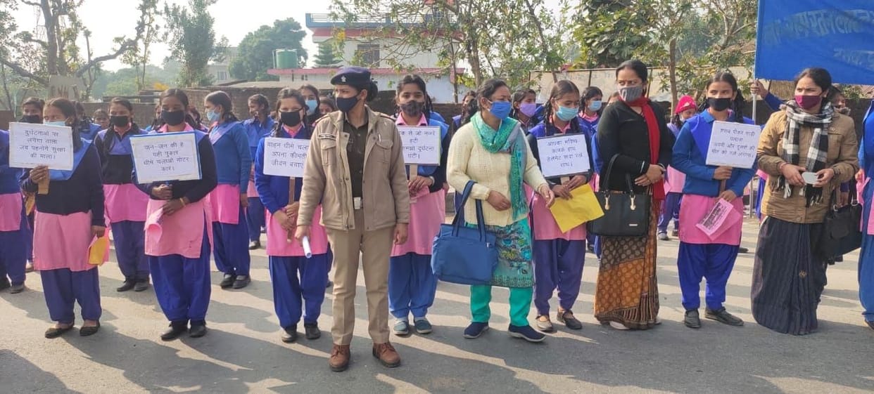 Students took out road safety awareness rally in Tanakpur