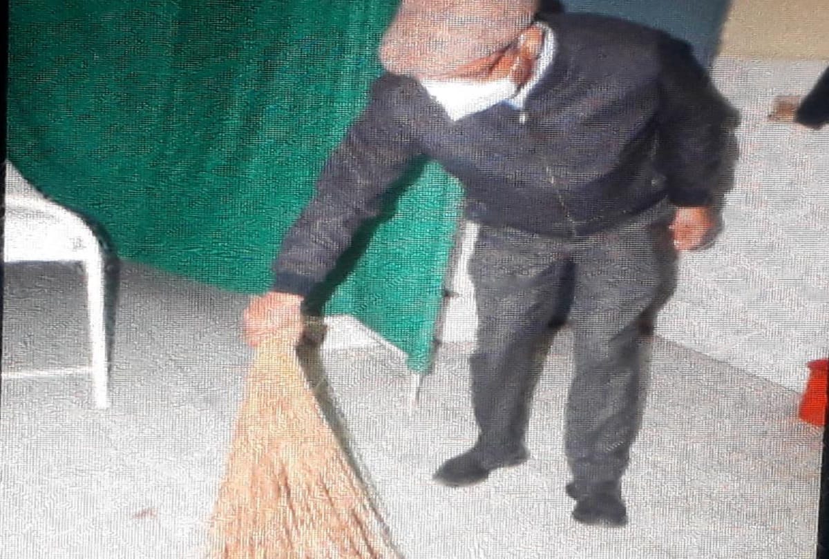 cmo cleaning corona vaccine centre room