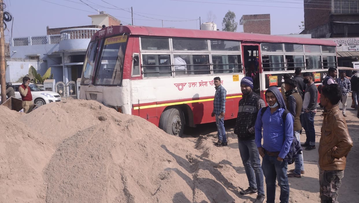 Steering failure of roadways bus, big accident left